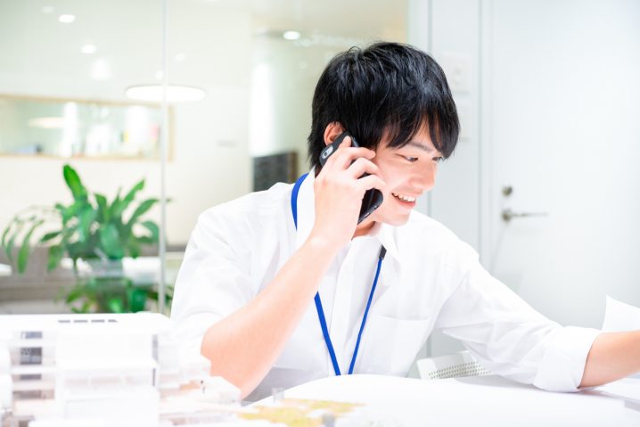 【前置詞をマスターしよう！】連絡を取る時は contact with でいいの？