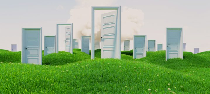 【FEネイティブ講師Tara先生の英語記事を読もう！】More to "When One Door Closes, Another Opens"